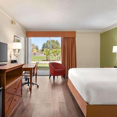 Baymont By Wyndham Daytona Beach - Intl Speedway Exterior photo