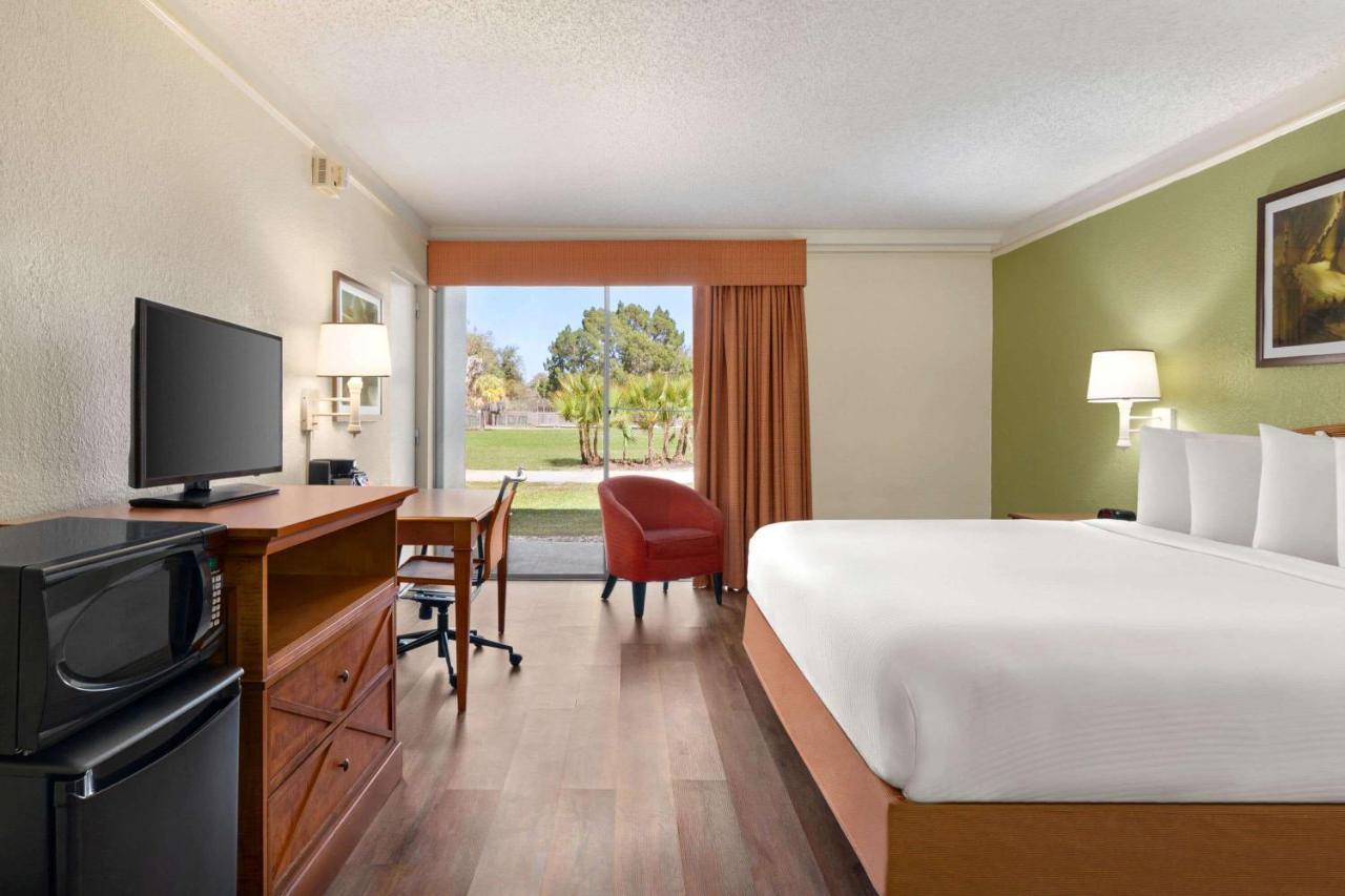 Baymont By Wyndham Daytona Beach - Intl Speedway Exterior photo