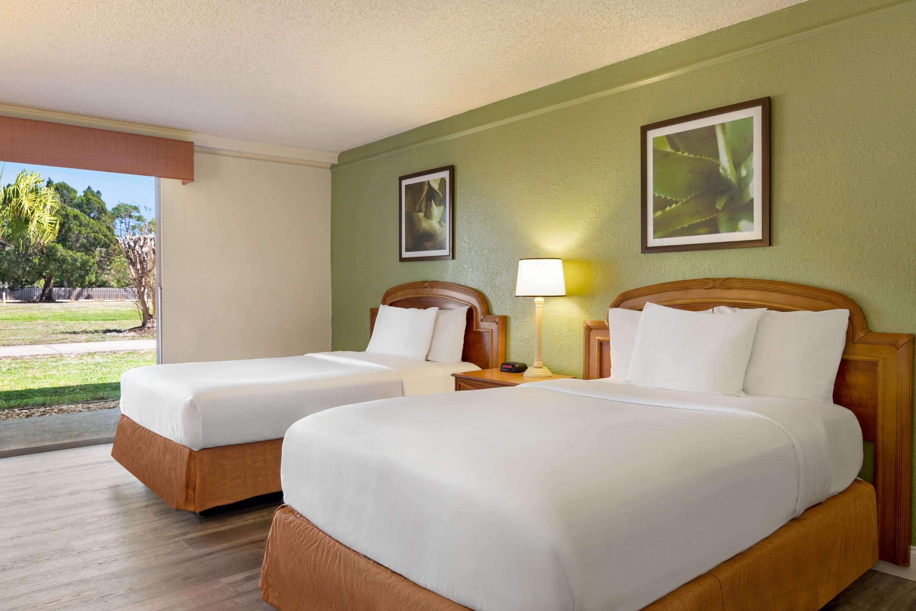 Baymont By Wyndham Daytona Beach - Intl Speedway Exterior photo
