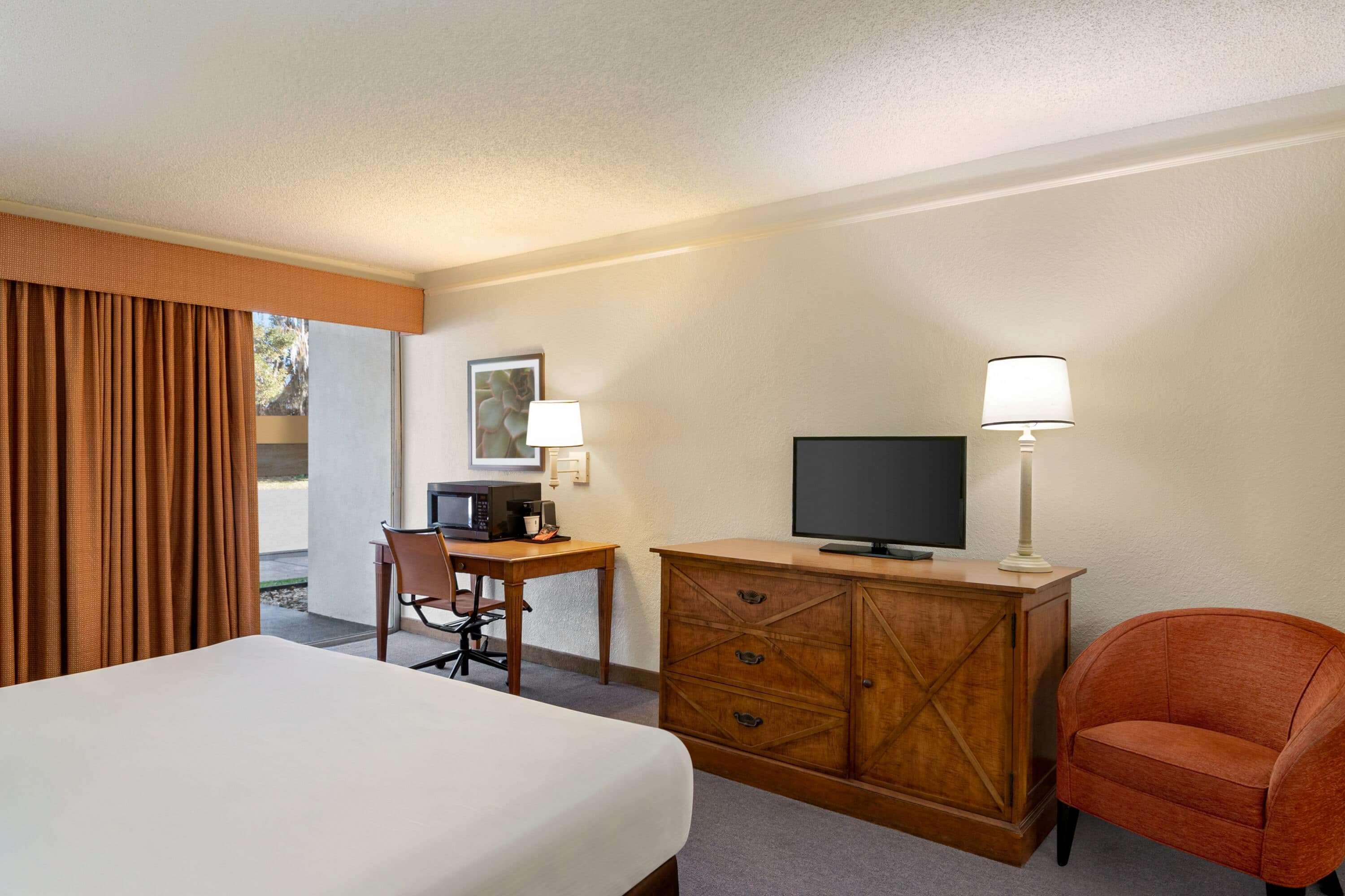 Baymont By Wyndham Daytona Beach - Intl Speedway Exterior photo
