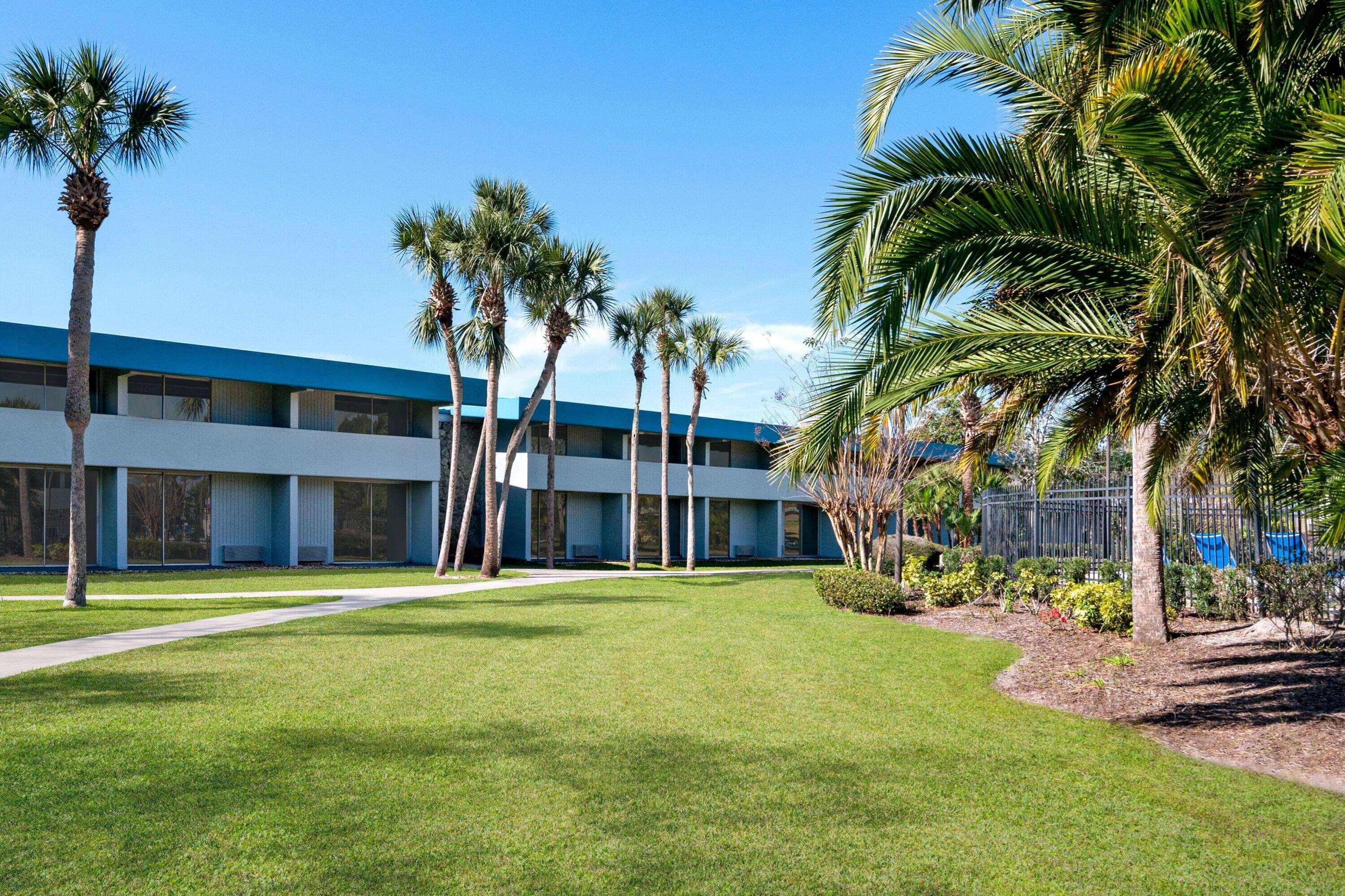 Baymont By Wyndham Daytona Beach - Intl Speedway Exterior photo