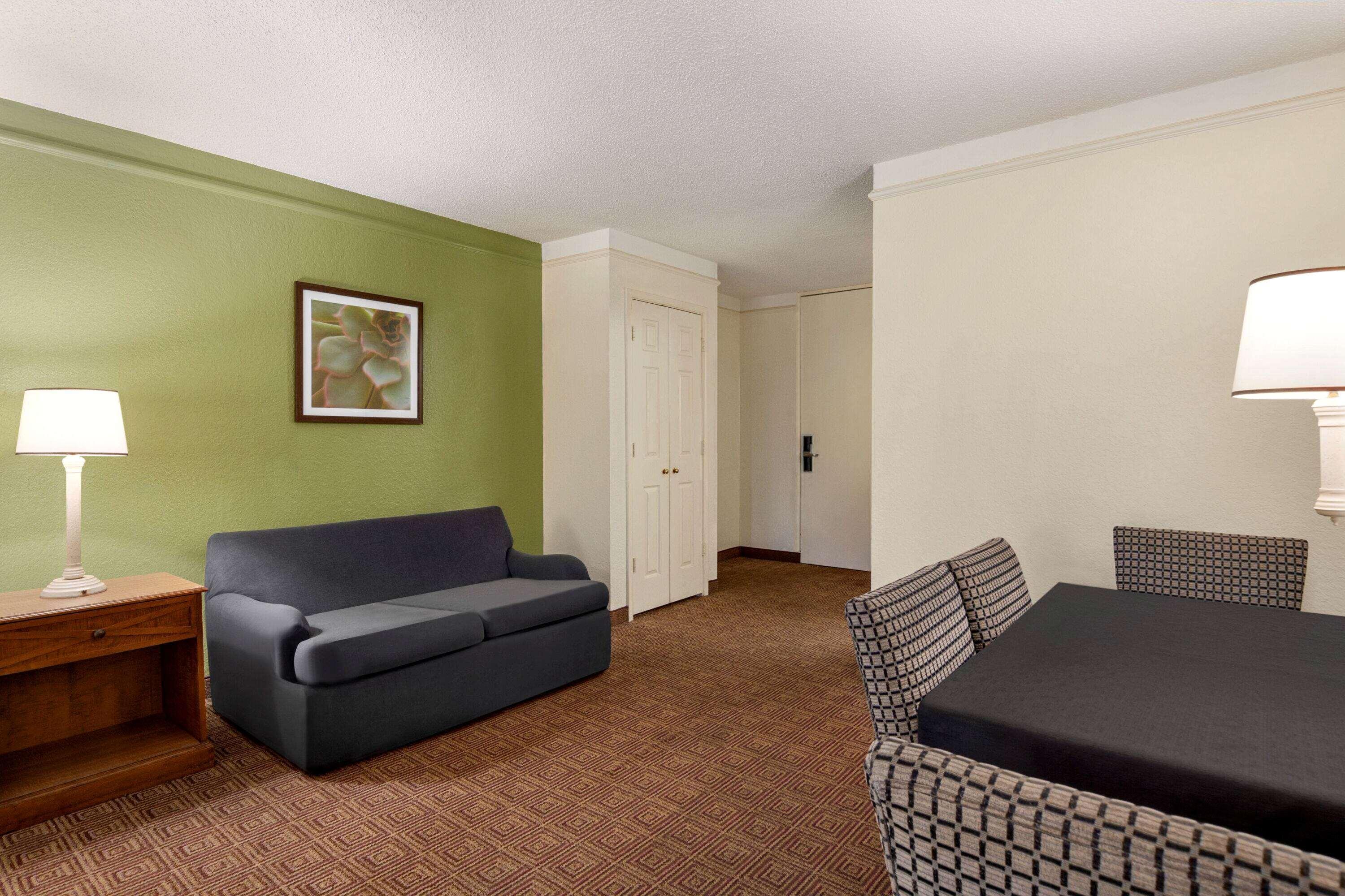 Baymont By Wyndham Daytona Beach - Intl Speedway Exterior photo