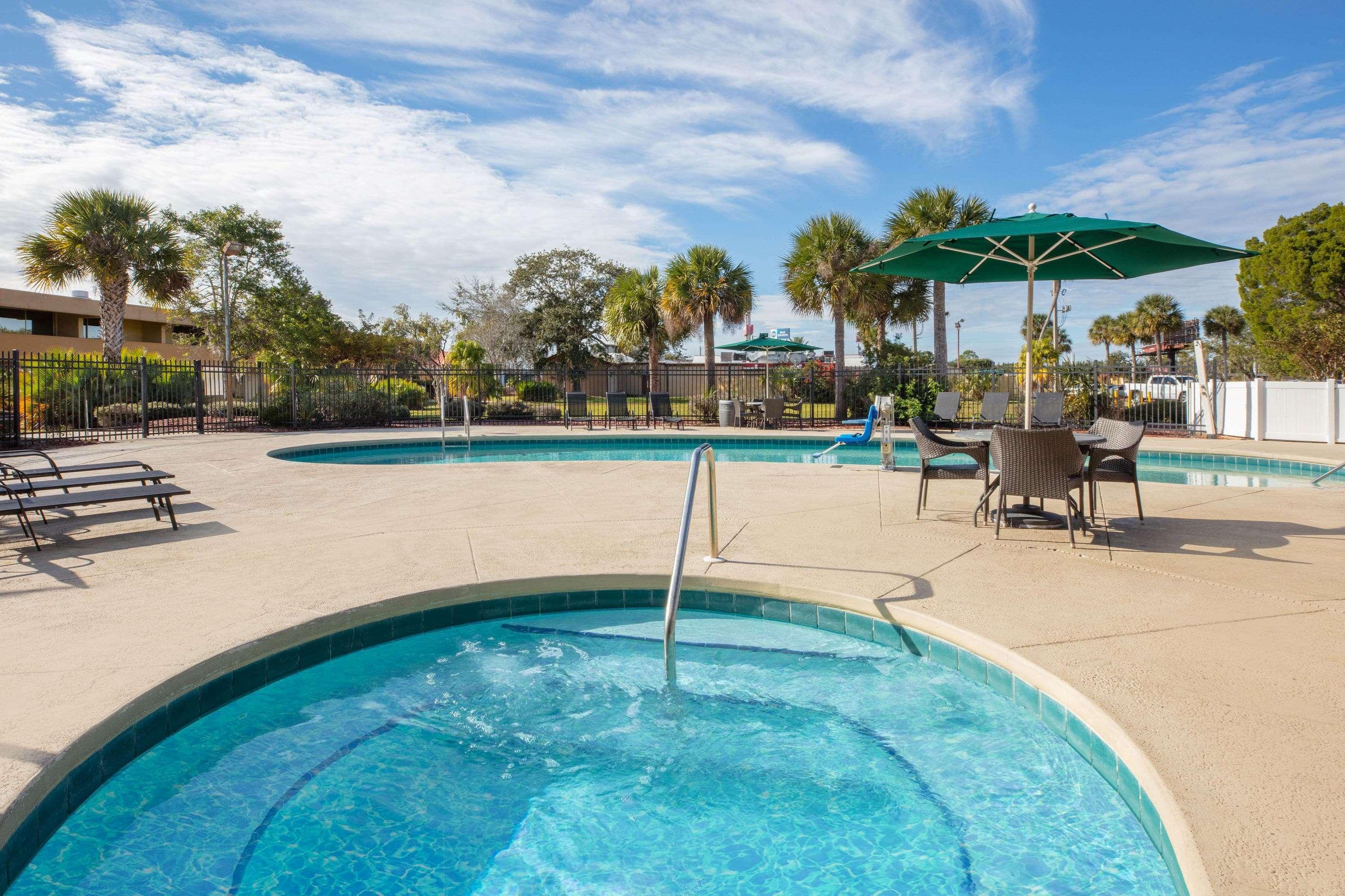 Baymont By Wyndham Daytona Beach - Intl Speedway Exterior photo
