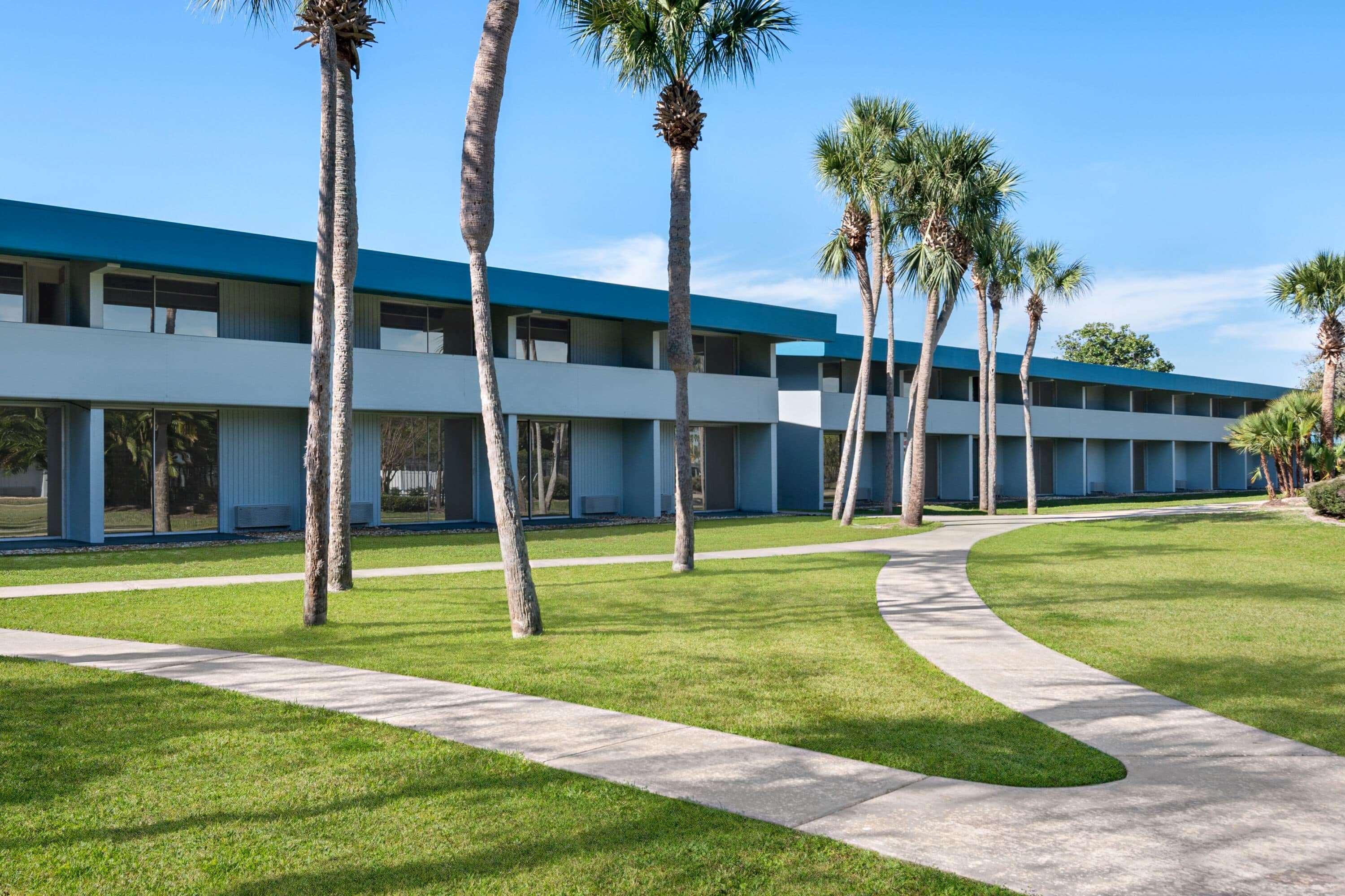 Baymont By Wyndham Daytona Beach - Intl Speedway Exterior photo