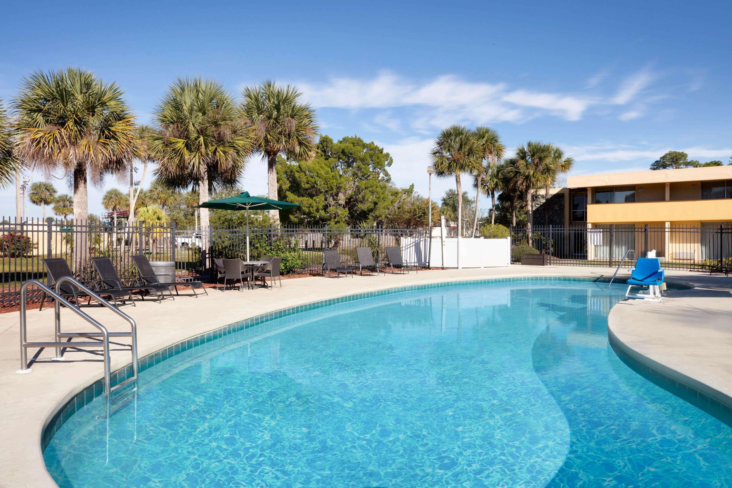 Baymont By Wyndham Daytona Beach - Intl Speedway Exterior photo